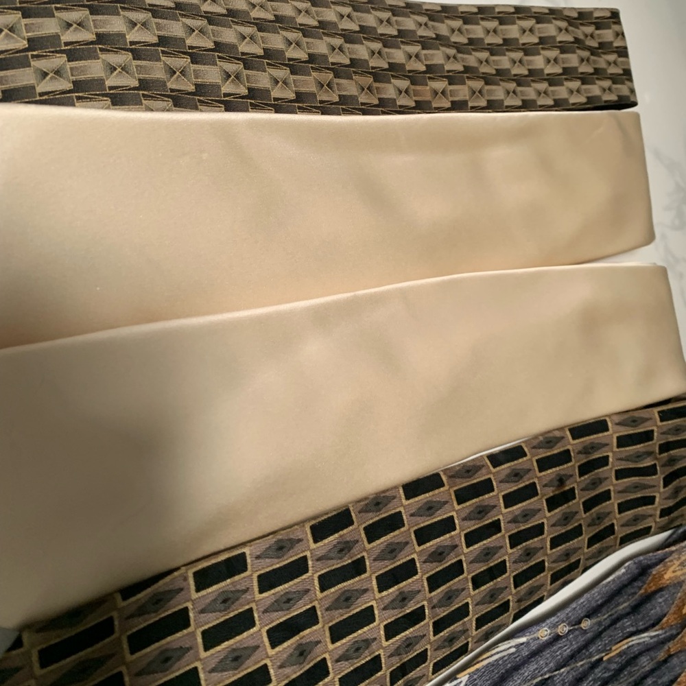 Excellent condition silk ties - Picture 2 of 2